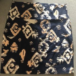 Charlotte Rouse tight fitting skirt. Size Medium.